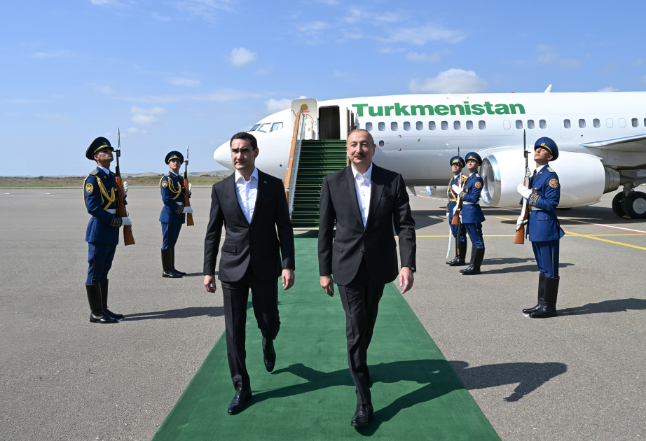 El Presidente de Turkmenistán llega a la región de Fuzuli