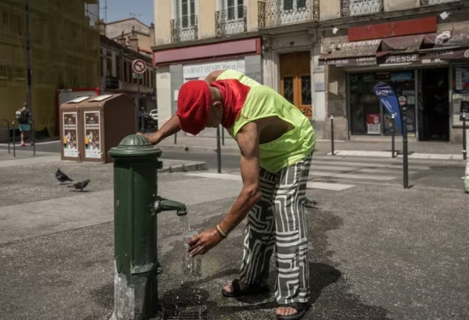 Canicule en France : plus de 1.300 établissements scolaires fermés, des risques de coupures électriques signalés