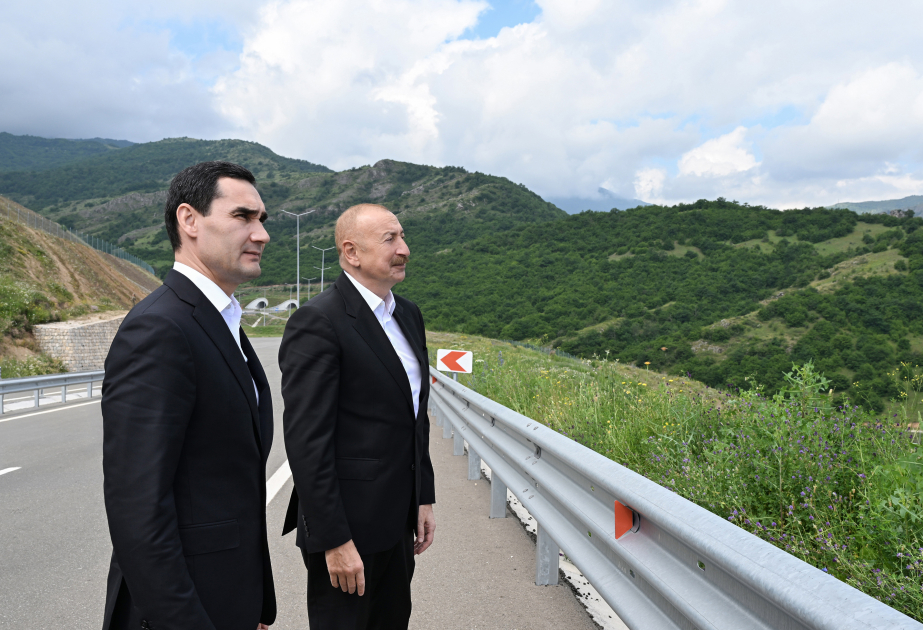 Президенты Азербайджана и Туркменистана сфотографировались на фоне села Дашалты Шушинского района