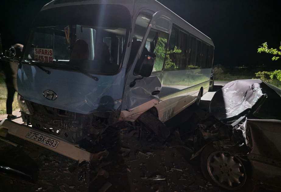 Naxçıvanda avtomobil mikroavtobusla toqquşub, 3 nəfər xəsarət alıb