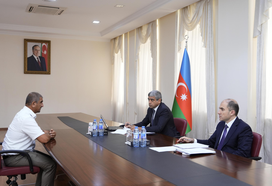 Əmək və əhalinin sosial müdafiəsi naziri Salyanda vətəndaşların müraciətlərini dinləyib