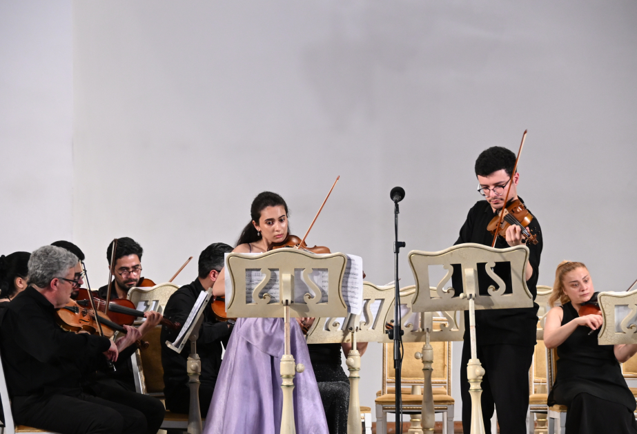 Professor Hökümə Əliyevanın violin sinfi üzrə tələbələrinin konserti olub