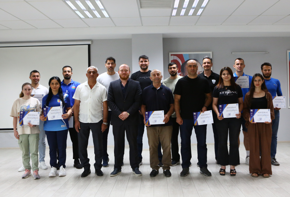 Voleybol məşqçiləri təhlükəsiz idman prinsipləri ilə bağlı məlumatlandırılıb
