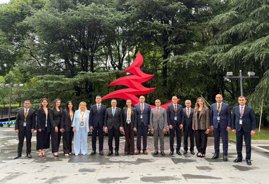 Delegation der Regierungspartei Aserbaidschans besucht China