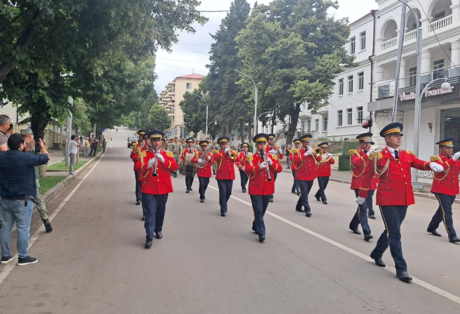 Silahlı Qüvvələr Günü münasibətilə Xankəndidə hərbçilərin yürüşü keçirilib  YENİLƏNİB VİDEO