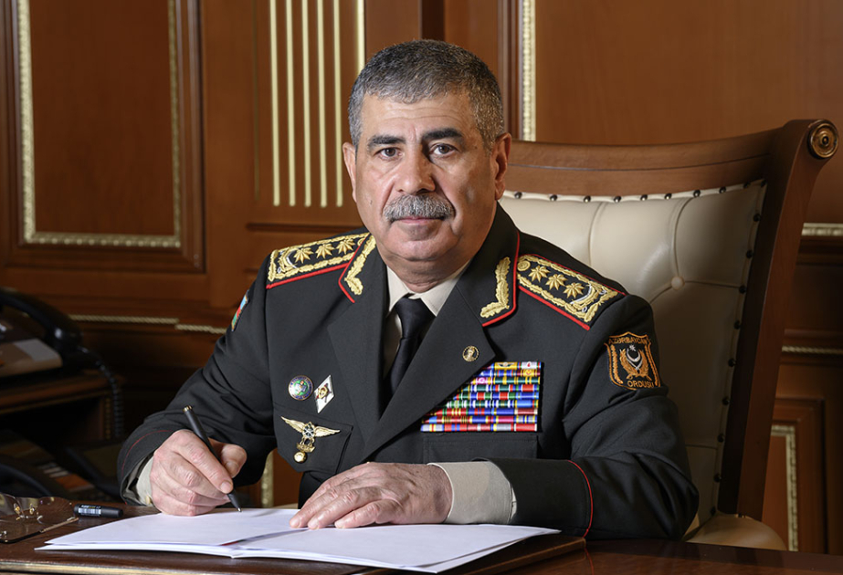 Müdafiə naziri Silahlı Qüvvələr Günü münasibətilə Azərbaycan Ordusunun şəxsi heyətini təbrik edib