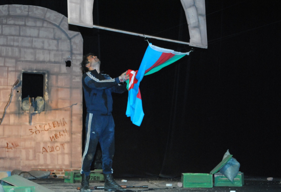 Sumqayıt Dövlət Dram Teatrında Silahlı Qüvvələr Günü “Ölməz” monotamaşası ilə qeyd edilib