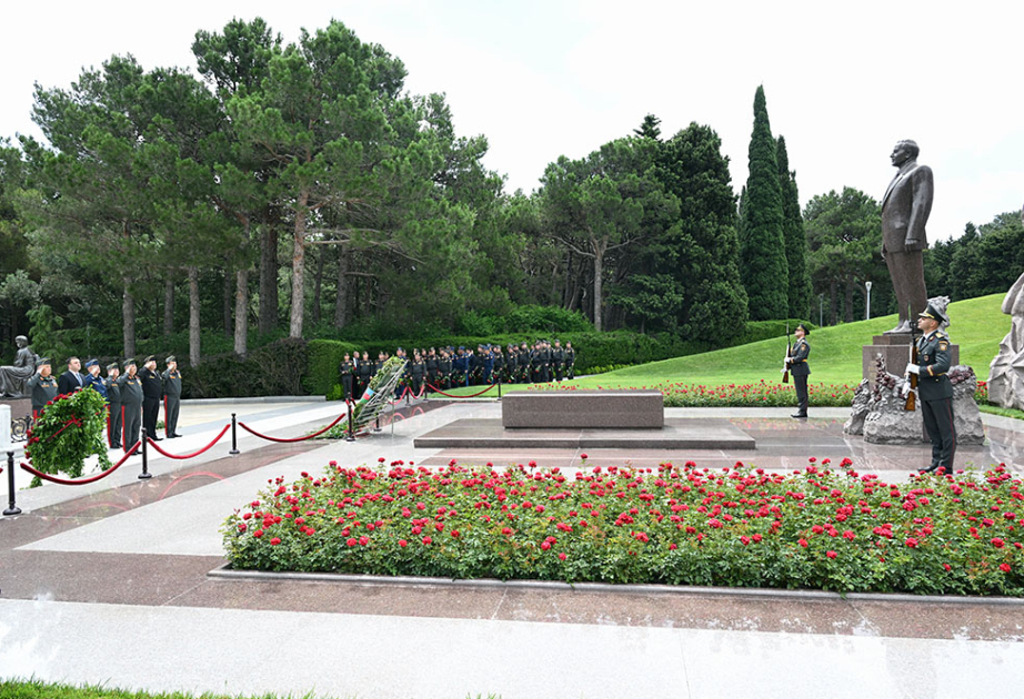 Leadership of Azerbaijan’s Ministry of Defense visits Alley of Honors, Victory Park, and Military Memorial Cemetery
