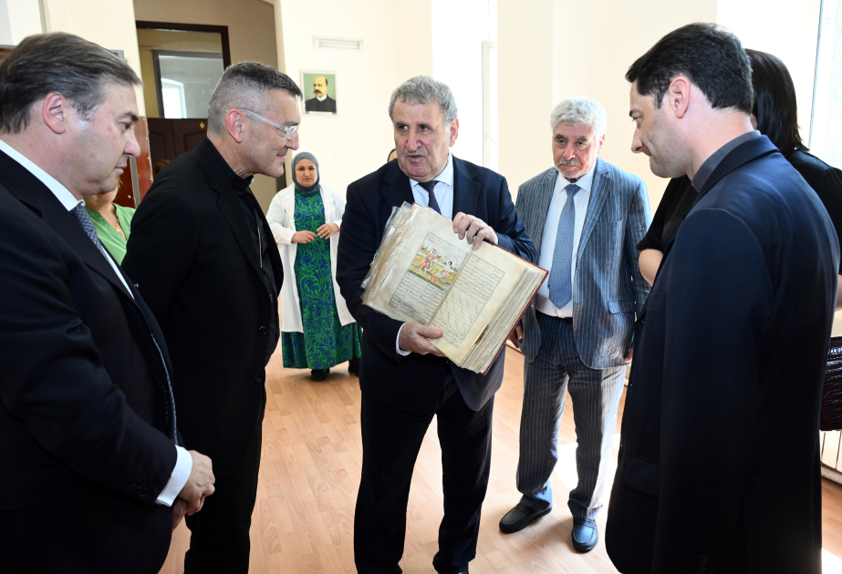 Руководство Ватиканской апостольской библиотеки и Апостольского архива посетило Институт рукописей