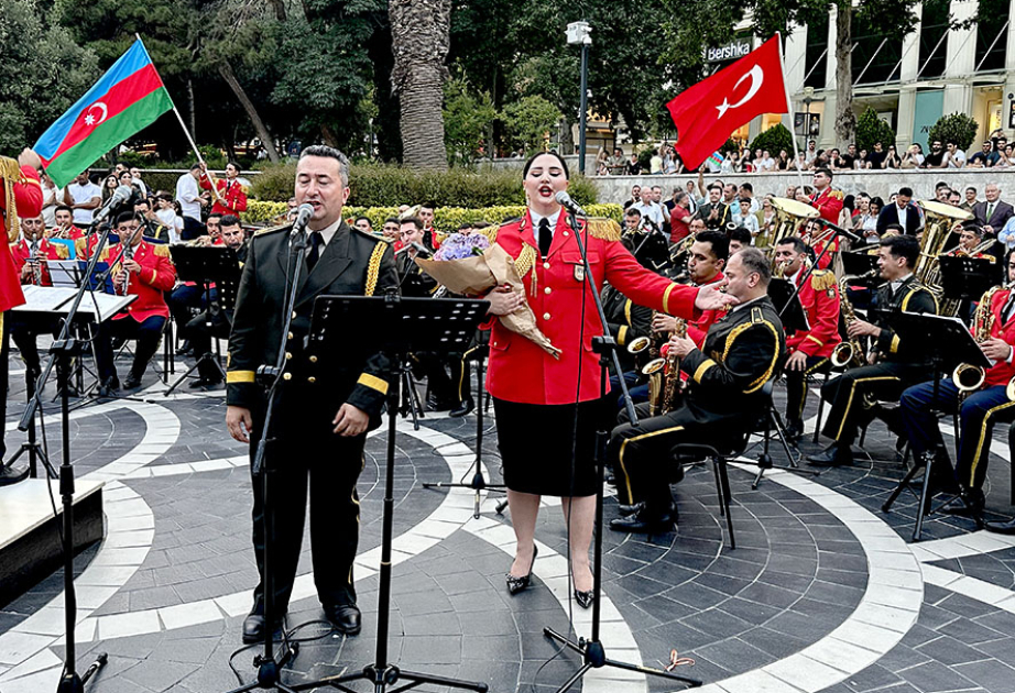 Tag der Streitkräfte mit Festkonzert aserbaidschanischer und türkischer Militärorchester gefeiert