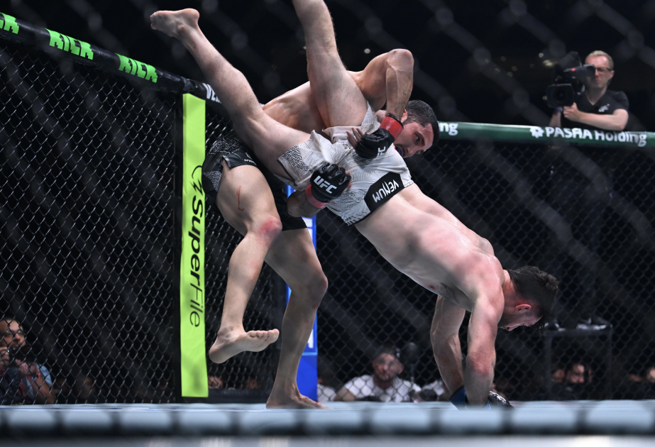 Фарман Гасанов одержал победу в UFC