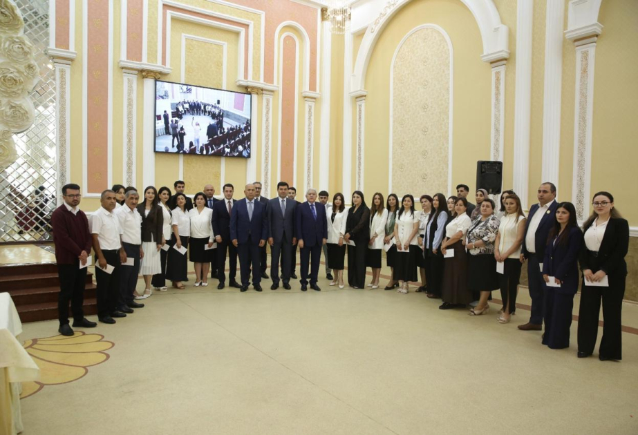 Xaçmazın qabaqcıl müəllimləri və əlaçı şagirdləri mükafatlandırılıb
