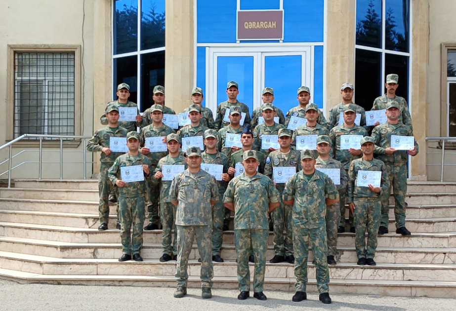 İriçaplı pulemyot heyətinin hazırlıq kursunun buraxılış mərasimi olub