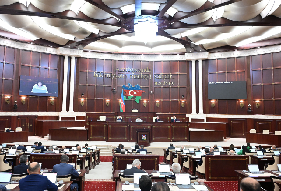 المجلس الوطني الأذربيجاني يقر تعديلات قانونية تضمن حقوق الملكية للنازحين في المناطق المحررة