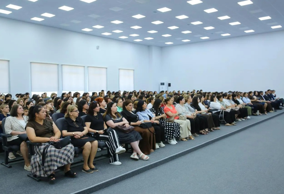 Tovuz, Gəncə və Göyçayda xarici dil müəllimləri yeni imtahan modelinin xüsusiyyətləri barədə məlumatlandırlıb