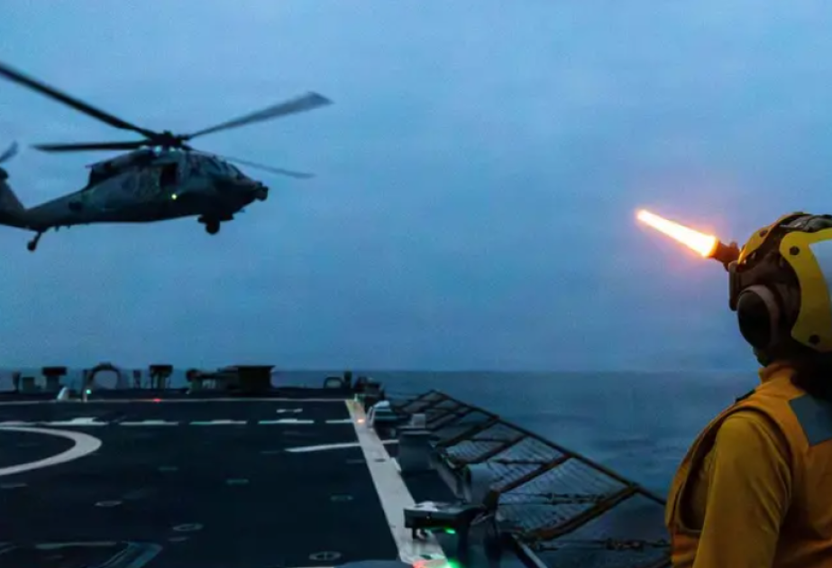 ABŞ hərbi helikopteri Ərəb dənizinə məcburi eniş edib, bir hərbçi itkin düşüb