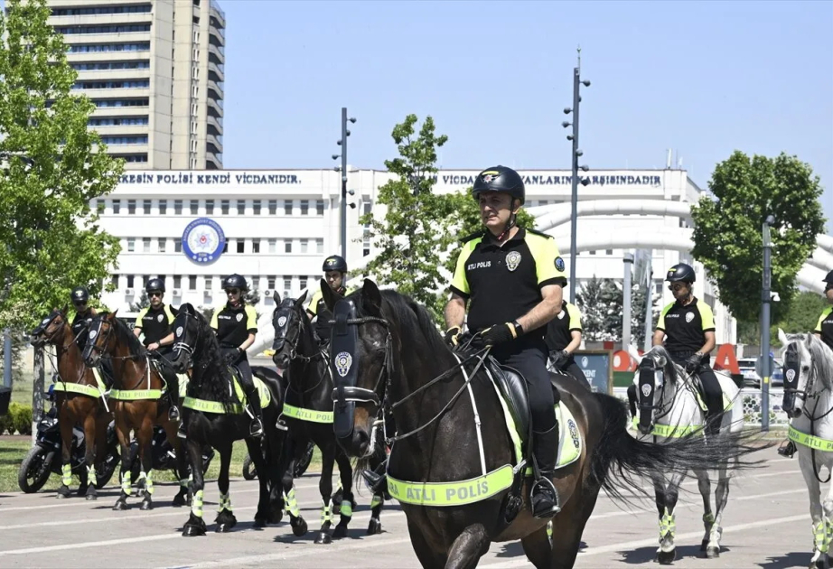 NATO sammiti ərəfəsində Ankarada süvari polis dəstəsi xidmət göstərir