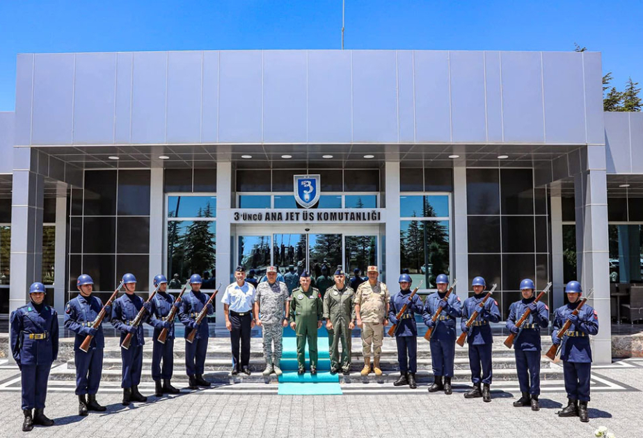 Kommandeur der aserbaidschanischen Luftwaffe zu offiziellem Besuch in der Türkei