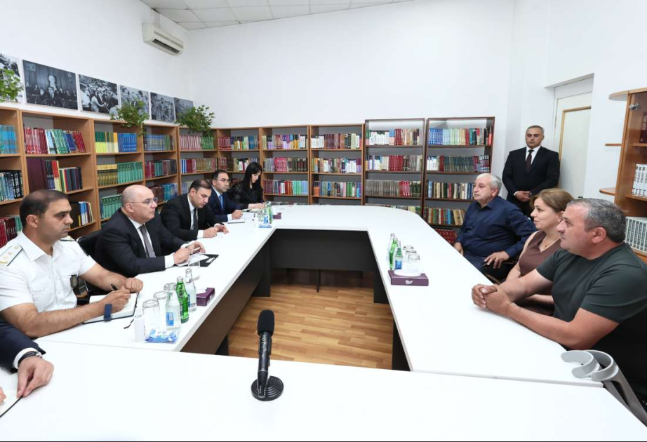 Gömrük Komitəsinin sədri Qazaxda vətəndaşların müraciətlərini dinləyib
