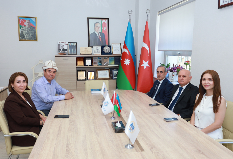 Qırğızıstan Milli Kitabxanasının direktoru MEK-in qonağı olub