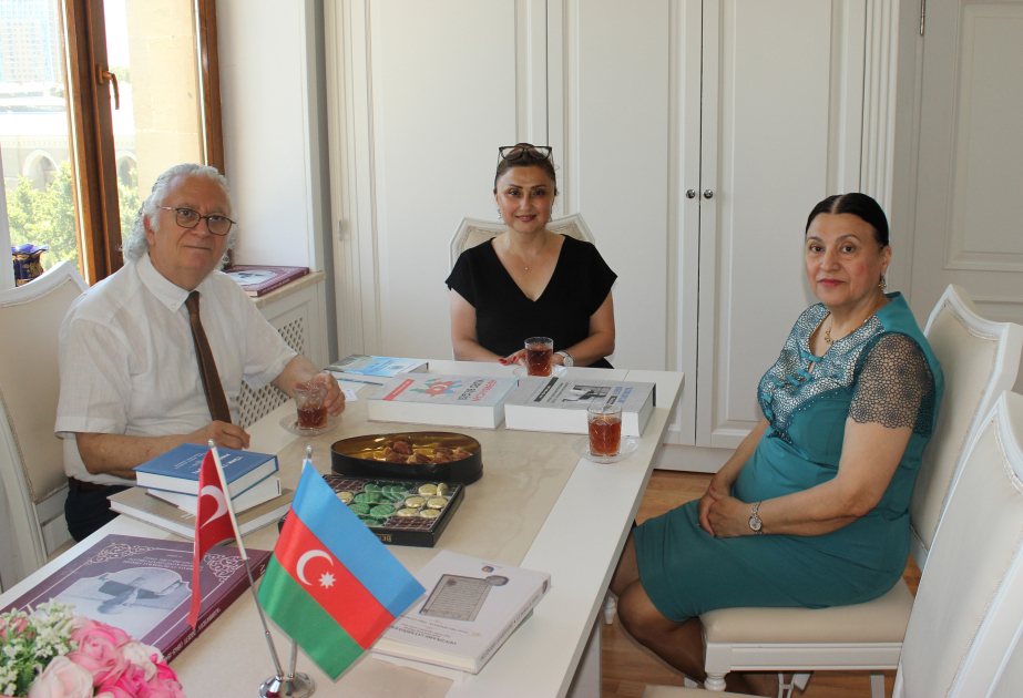 Hacettepe Universitetinin professoru Şərqşünaslıq İnstitutunda olub