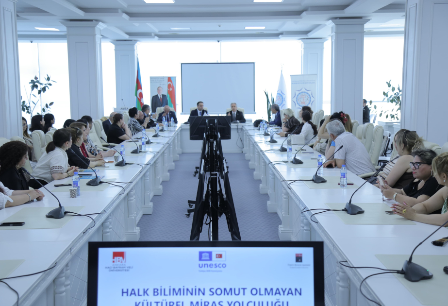 Beynəlxalq simpoziumda türkoloji folklorşünaslığın aktual problemləri müzakirə olunub