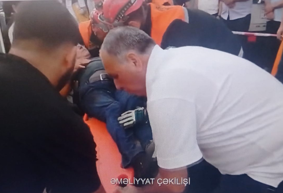 Yevlaxda yol qəzası baş verib, avtomobildə sıxılı vəziyyətdə qalan sürücü xilas edilib