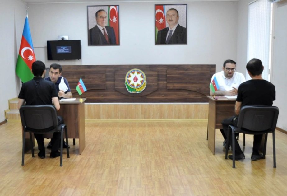 Vəkillər məhkumlara hüquqi yardım göstəriblər