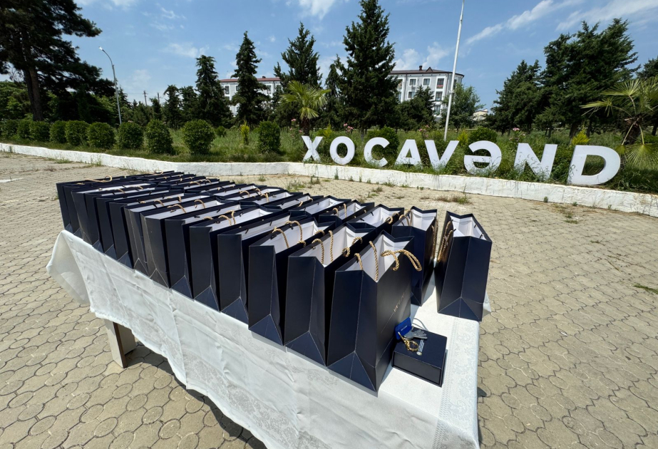 41 familias más reubicadas en Khojavend reciben las llaves de sus nuevos hogares