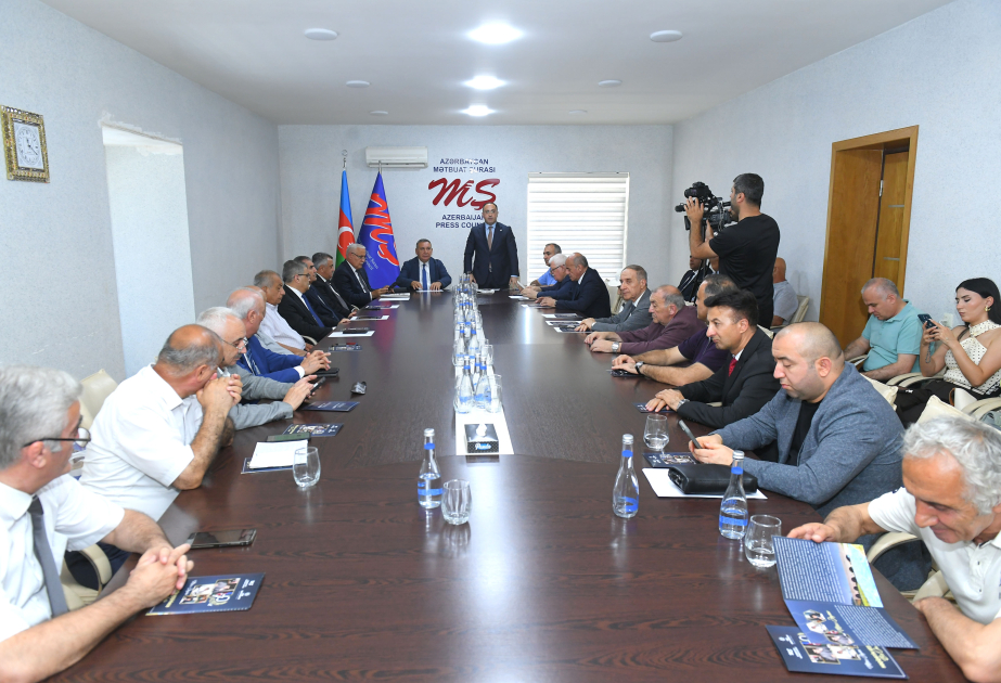 Həqiqətin keşiyində keçən ömür: Tanınmış qələm sahibi Mirzə Əsgərovun xatirəsi anılıb