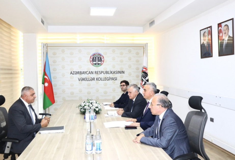 Vəkillər Kollegiyasının rəhbərliyi vətəndaşların müraciətlərini dinləyib