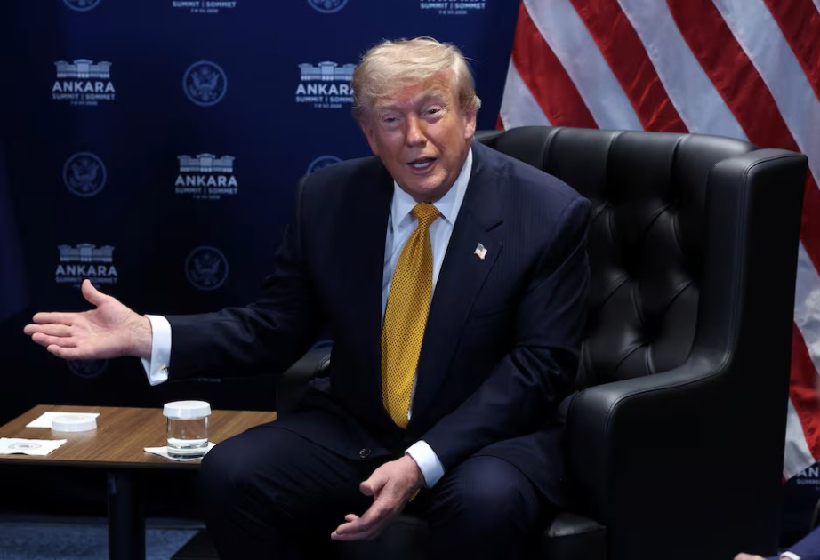 Дональд Трамп приказал прекратить торговлю с Испанией