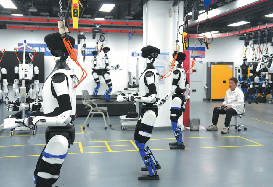 Chine : la production de robots humanoïdes devrait dépasser 100.000 unités cette année