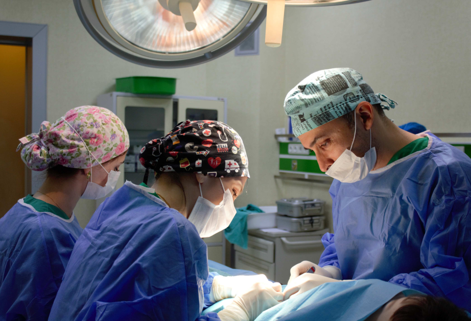 ® Mərkəzi Gömrük Hospitalında anadangəlmə penil kordi qüsuru cərrahi yolla uğurla aradan qaldırılıb