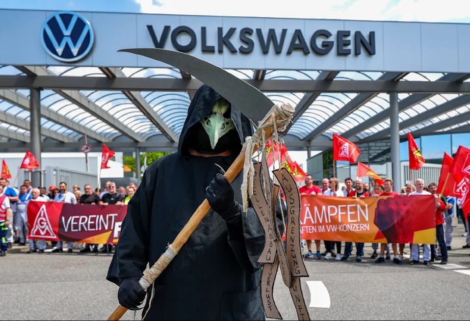 “Volkswagen” qənaət proqramını genişləndirir, işçilər etiraz edir
