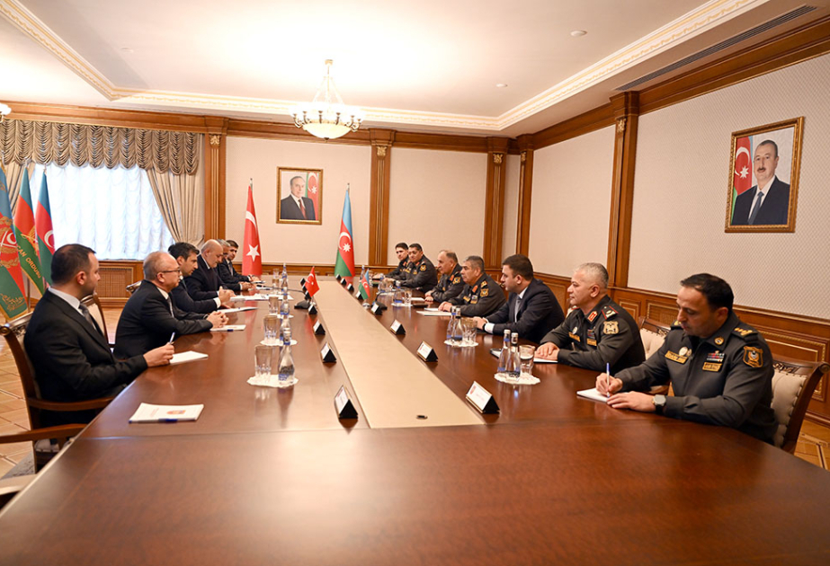 Müdafiə naziri: Azərbaycan və Türkiyə arasında əlaqələr hərbi sahədə uğurla inkişaf edir
