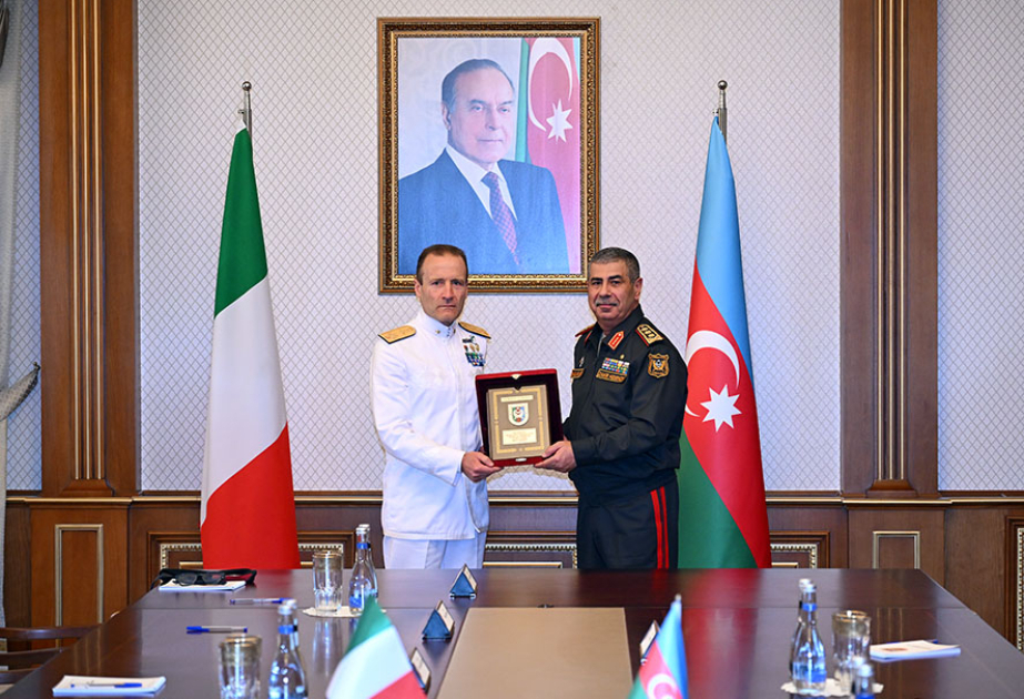 Se evaluaron las perspectivas de cooperación entre Azerbaiyán e Italia en el ámbito de la defensa