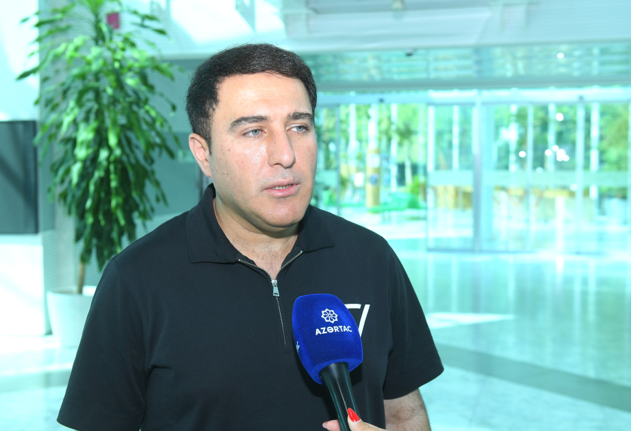 Kamançanın səsi ilə dünyanı dolaşan sənətçi: Elnur Mikayılov