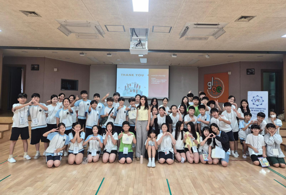 Korean schoolchildren learn about Azerbaijan