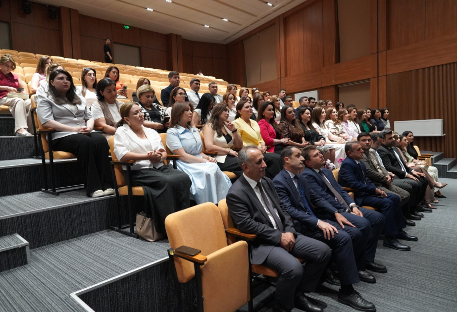 “Təhsil liderləri üçün mini MBA proqramı”nı başa vuranlara sertifikatlar təqdim edilib