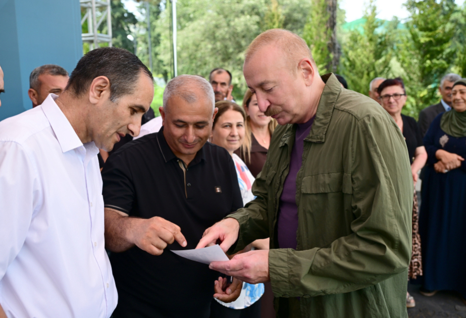 Prezident İlham Əliyevin sosial media hesablarında Xocavəndin Quzeyxırman və Güneyxırman kəndlərində sakinlərlə görüşündən videoçarx paylaşılıb VİDEO