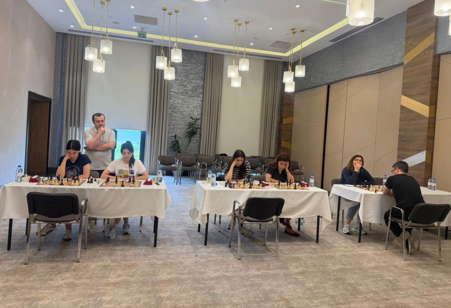 Olimpiadaya hazırlaşan qadın şahmatçıların Şabranda təlim-məşq toplanışı olub