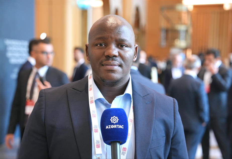 Sello Lentsoane: “El Presidente Ilham Aliyev pronunció un discurso sumamente interesante y de profundo contenido”
