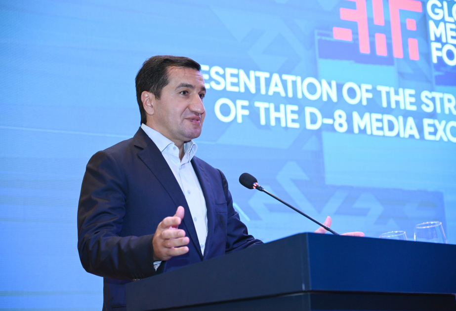 Hikmet Hadjiyev : L’adhésion au D-8 est très importante pour l’Azerbaïdjan