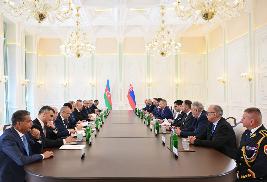 El Presidente de Azerbaiyán celebró una reunión en formato ampliado con el Presidente de Eslovaquia en Shusha