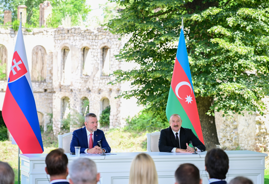 Presidente de Azerbaiyán: “Nos complace enormemente que Eslovaquia participe activamente en la restauración de Garabaj”