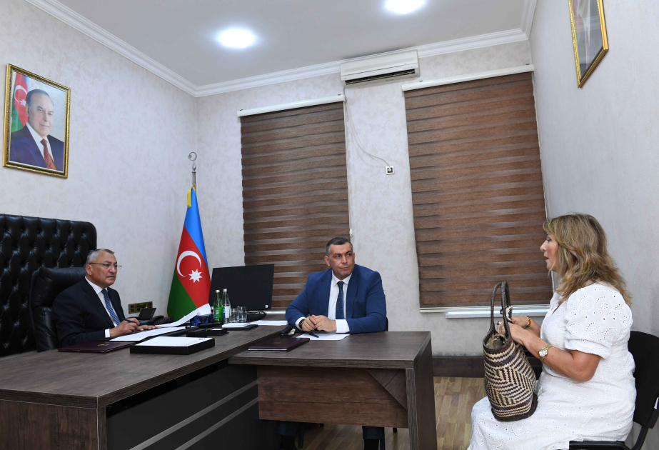 Komitə sədri keçmiş məcburi köçkünlərin müraciətlərini dinləyib