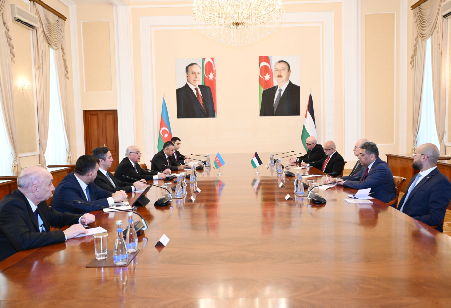 El Primer Ministro de Azerbaiyán se reúne con su homólogo palestino