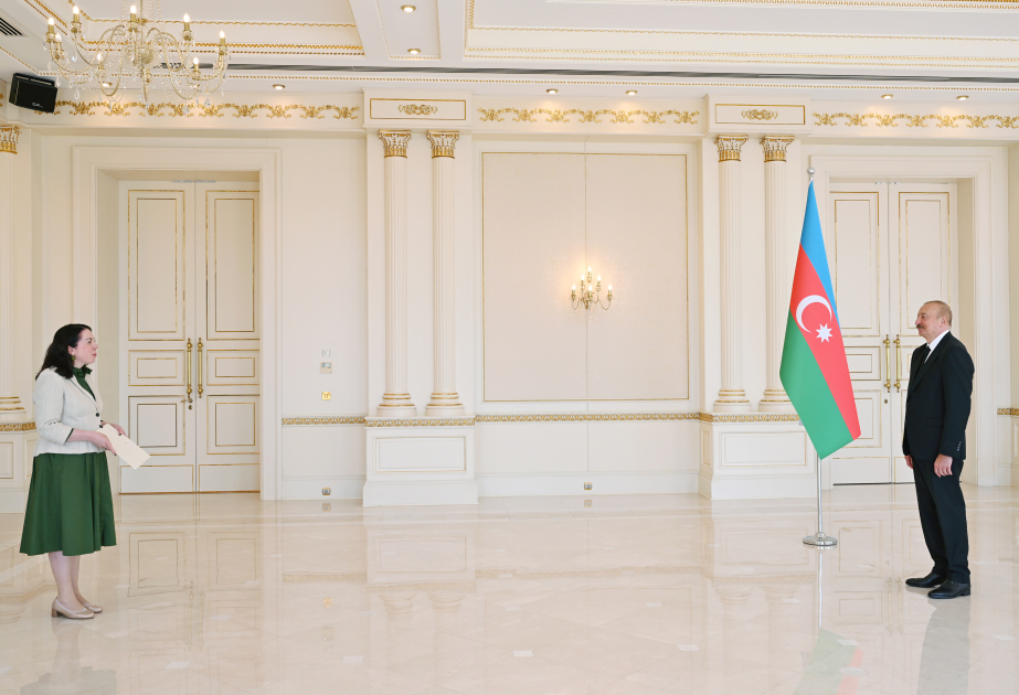 Prezident İlham Əliyev İrlandiyanın Azərbaycanda yeni təyin olunmuş səfirinin etimadnaməsini qəbul edib VİDEO