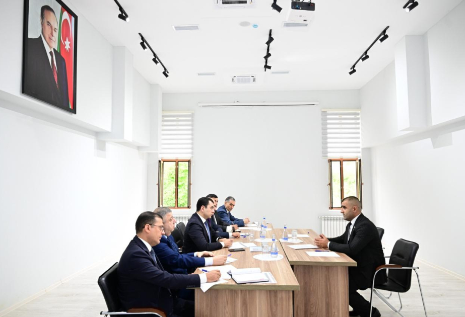 Mədəniyyət naziri Şuşa şəhərində vətəndaşların müraciətlərini dinləyib